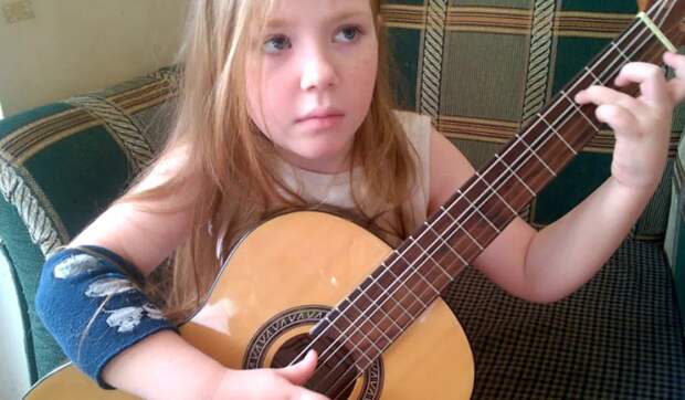 6 летняя девочка покорила слушателей исполнением песни Ваше Благородие