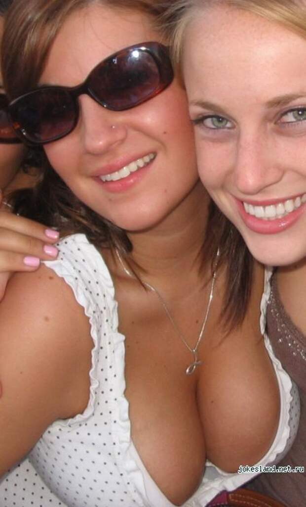 Hot Girl Cleavage Downblouse