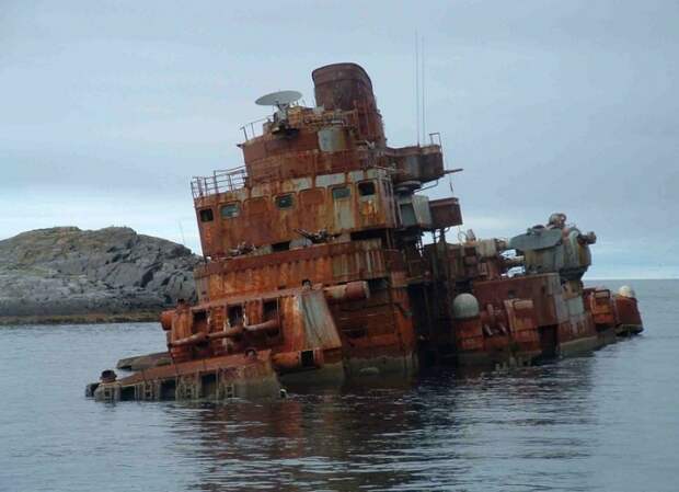 Затопленный крейсер «Мурманск» у берегов Норвегии, 2005 год.