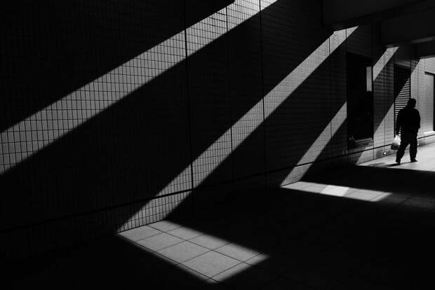 japan-street-photography-76-5808c3eed3ae9__880