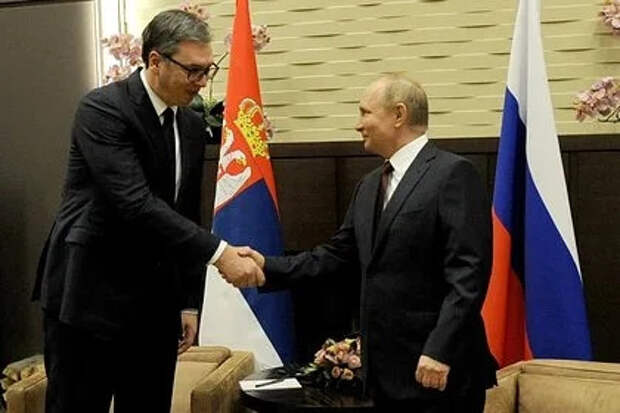 Вучич по-русски поздравил Путина с Днем Победы