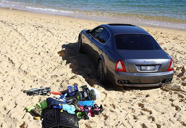 В Сиднее водитель Maserati выехал на пляж, чтобы поиграть там в гольф авто, гольф, пляж