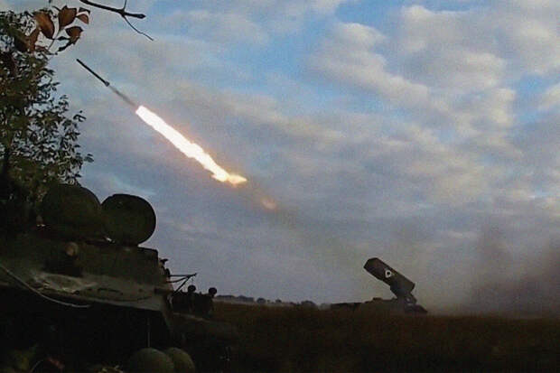 Российская армия получила новую тяжелую огнеметную систему ТОС-3 "Дракон"