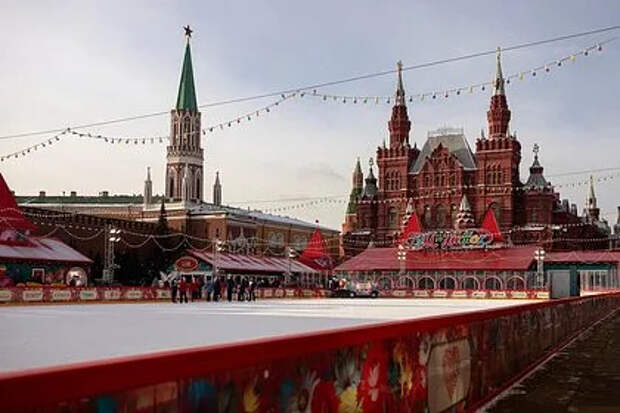 Россиянам назвали год со следующими 12-дневными новогодними каникулами