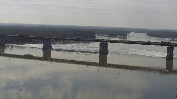 Обь готовится к ледоходу. Прямая трансляция с камеры возле Нового моста в Барнауле