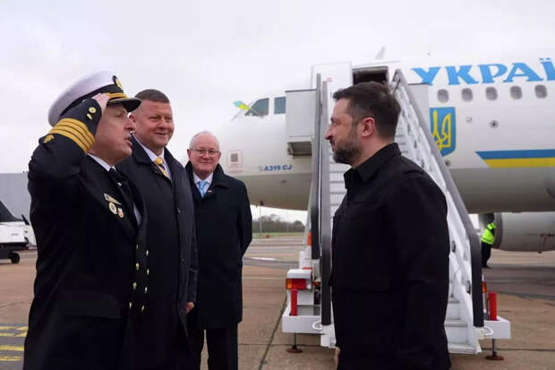 Зеленский прилетел в Лондон, его встретили только Залужный и экипаж самолета