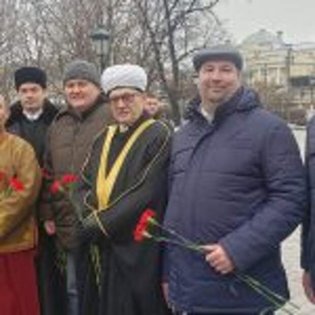 Религиозные деятели возложили цветы к Могиле Неизвестного Солдата. Фото: mos.ru