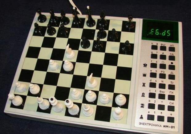 В СССР можно было поиграть в шахматы с компьютером. /Фото: back-in-ussr.com
