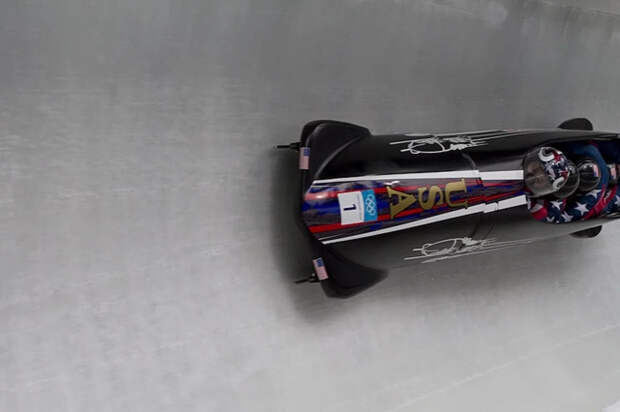 Трое бобслеистов США выпали из саней на этапе Кубка мира в Швейцарии