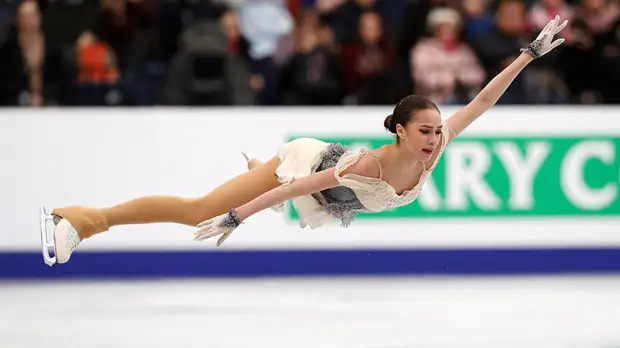 Минимальный разрыв: Загитова и Самодурова лидируют после короткой программы на ЧЕ по фигурному катанию