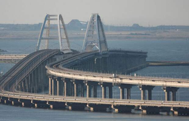 Движение автотранспорта по Крымскому мосту временно закрыто