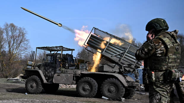 РСЗО «Град» накрыл позиции ВСУ. Лучшее видео из зоны СВО