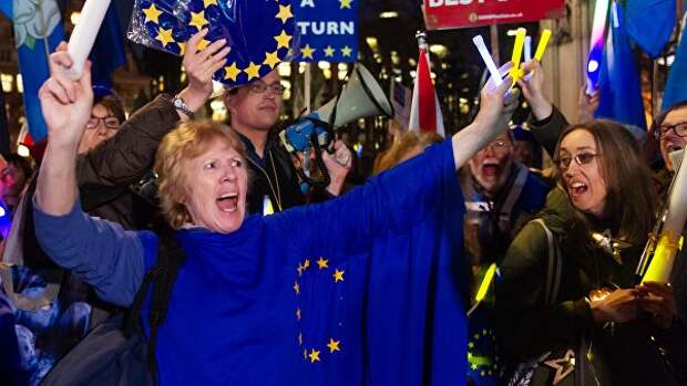 Участники акции против Brexit в Лондоне
