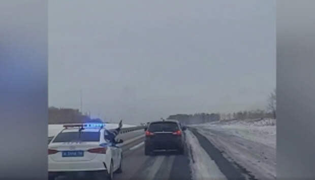 В Кемеровской области – Кузбассе госавтоинспекторы применили оружие для задержания правонарушителя, находившегося в федеральном розыске