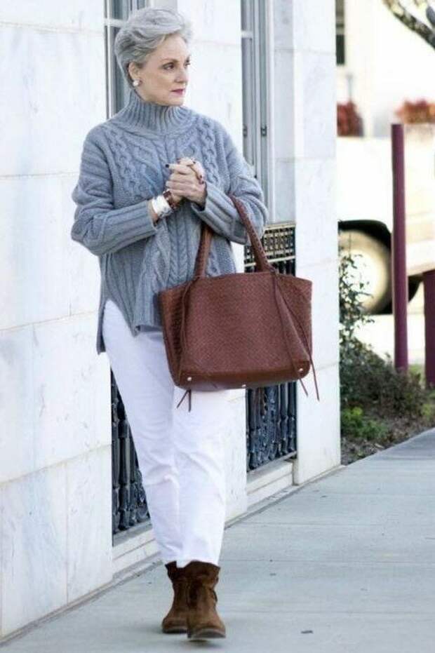 Для множества женщин Эвелина Хромченко – это, прежде всего, эксперт из передачи «Модный приговор». Передача была посвящена преображению женщин и имела довольно высокие рейтинги.-9