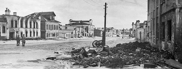 Ржев, апрель 1943 гогда. Одна из улиц города после освобождения от немецко-фашистской оккупации. Фото ТАСС