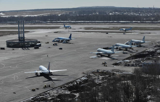 «Суперджеты» авиакомпании «Россия» второй раз за несколько дней возвращают в Пулково