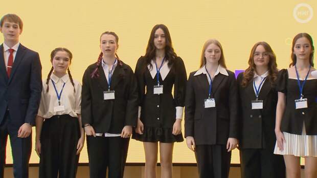 11 старшеклассников Ноябрьска борются за звание «Ученик года»