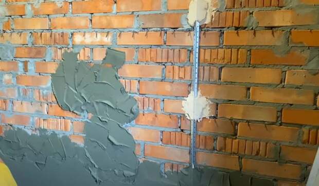 Как быстро оштукатурить стены цементной штукатуркой