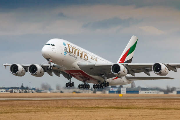 Emirates отменила все рейсы в Россию из-за закрытия неба над ОАЭ