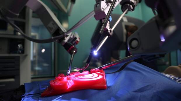 Мурашко: в России зарегистрировали первого отечественного робота-хирурга