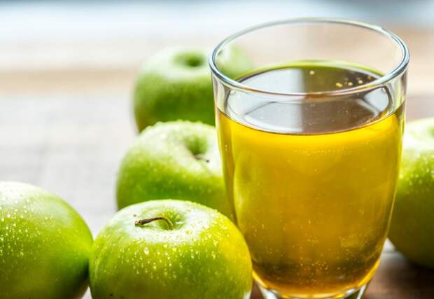 Free Photo | Fresh organic green apple juice