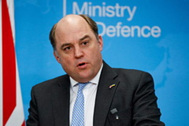Глава МО Великобритании Уоллес