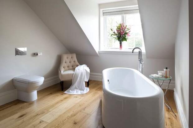 Современный Ванная комната by James Hargreaves Bathrooms