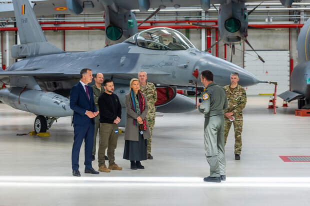 Премьер Бельгии Де Кроо поделился фотографией с истребителями F-16 для Украины