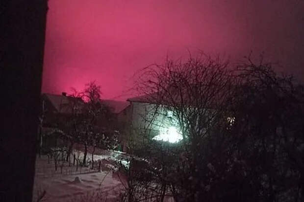 Небо над Львовщиной окрасилось в красный цвет после предполагаемого удара «Орешником»