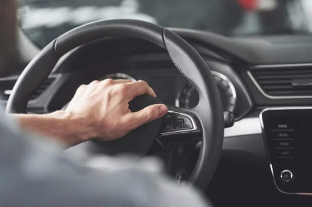 Эксперт Стрельбицкий раскрыл, как ехать на машине с неработающим сцеплением