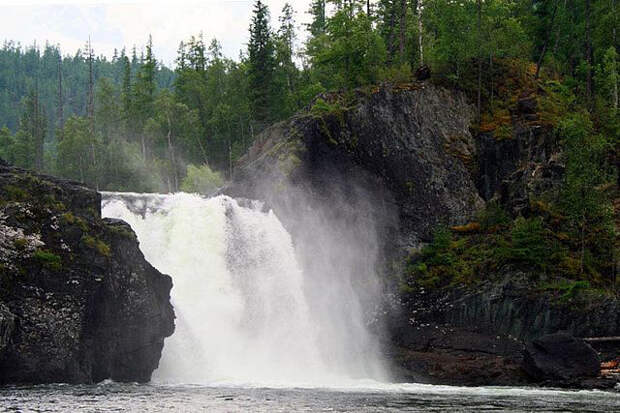 Водопад Урик. Фото: Василий Татаринов / wikipedia.org