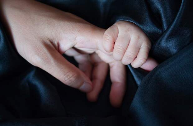 семья руки дети родители мама папа пиксабай 2704
