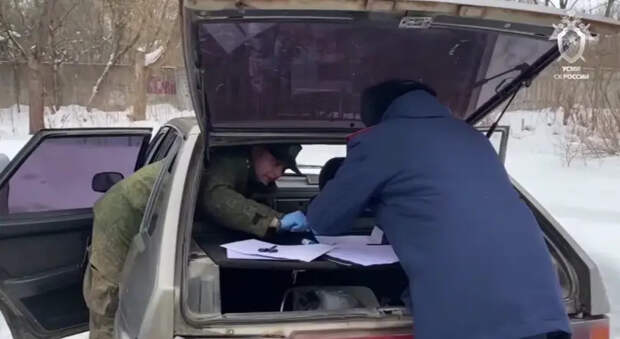 Осмотр машины подозреваемого в похищении 9-летней девочки в Смоленске показали на видео