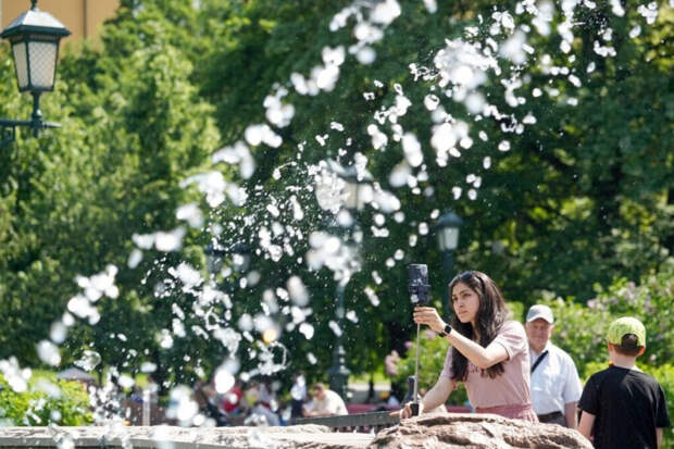 Гидрометцентр предупредил, что россиян ожидает аномально теплое лето