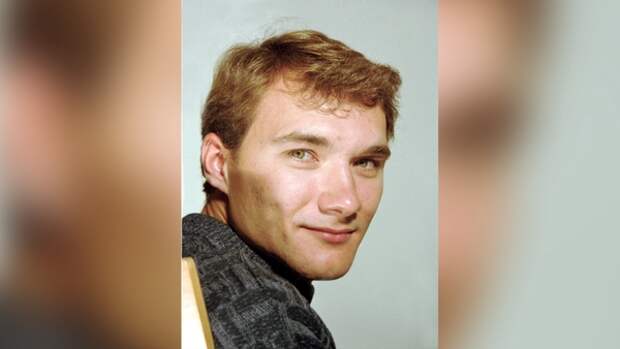 Режиссер Дмитрий Петрунь через ФАН поздравил с днем рождения актера Петра Скворцова