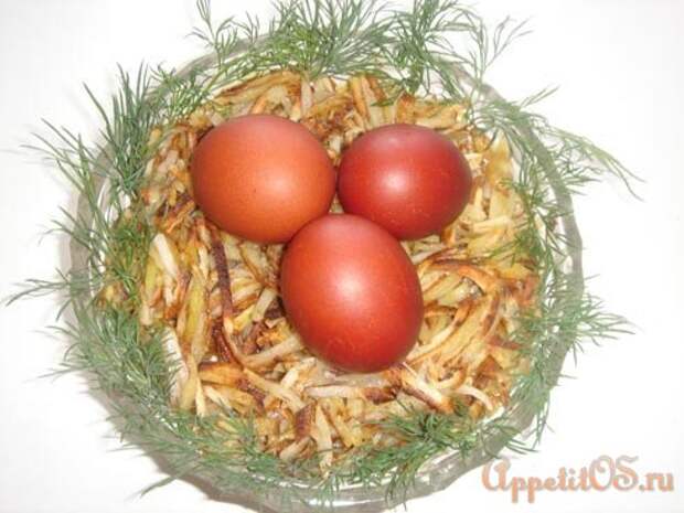 На курицу и шампиньоны выложить картофель