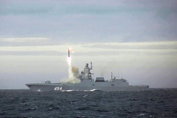Фрегат "Адмирал Горшков" отразил "атаку" в акватории Атлантического океана