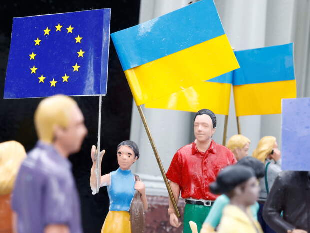 Экс-подполковник СБУ обнародовал документы о причастности Запада к Майдану