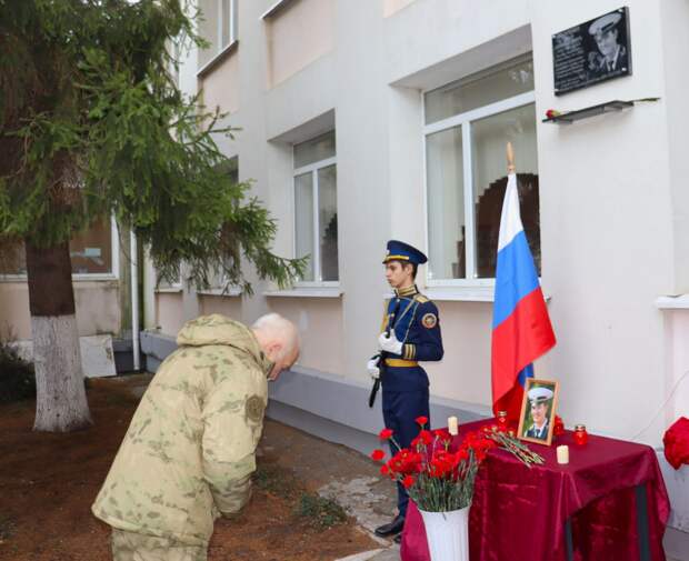 В Симферопольском районе открыли мемориальную доску участнику СВО