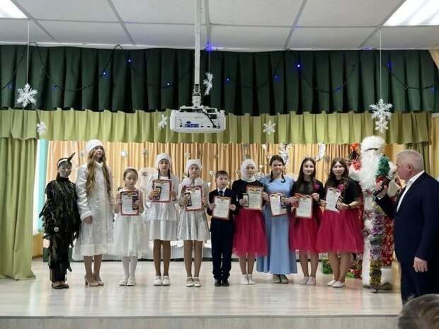 Кайбыч районы Чүти мәктәбендә иң яхшы нәтиҗәләр күрсәткән укучыларга бүләкләр тапшырылды