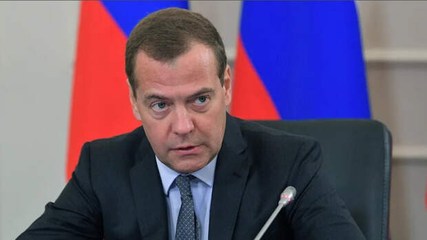 Медведев о придурке из Латвии