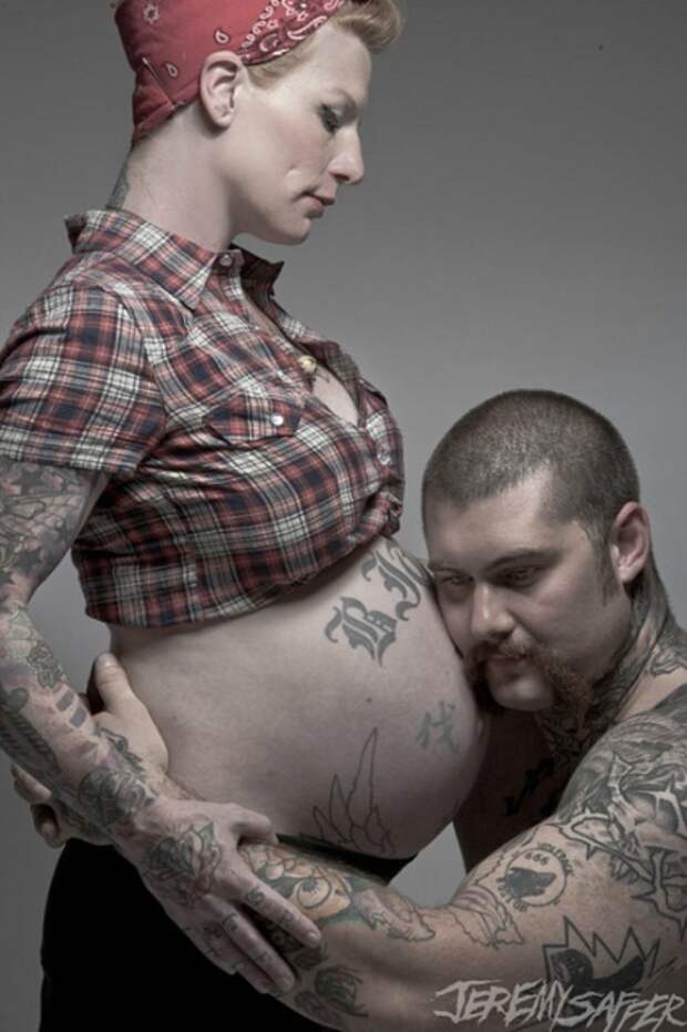 Тату беременности можно. Татуированные родители. Татуированные беременные девушки.