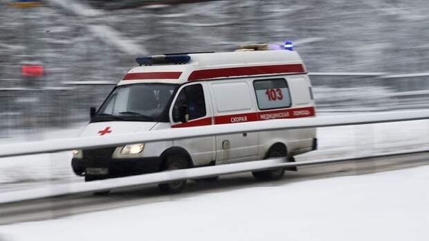 Медики скорой на Камчатке более 1 км несли пациента на руках при штормовом ветре