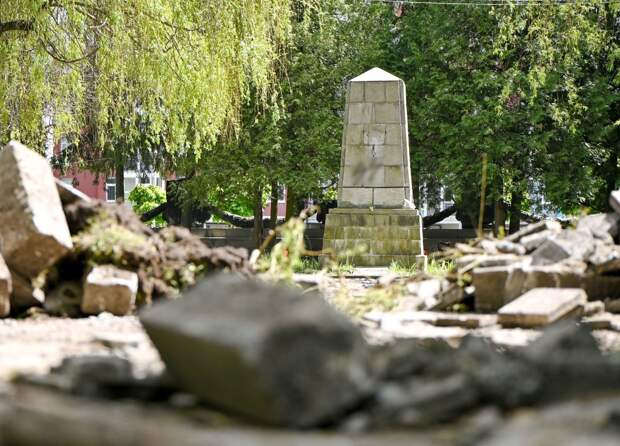 Уничтоженный воинский мемориал «Холм Славы» во Львове