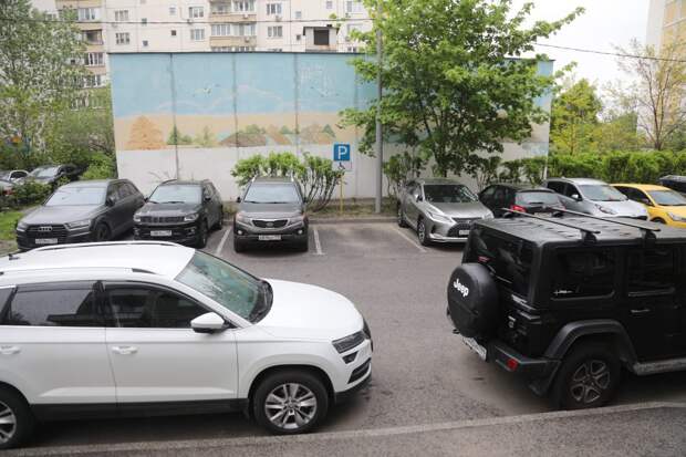 «Только для инвалидов»: как маломобильным автовладельцам добиться парковки?