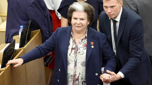 Спикер ГД Володин отругал журналистов, которые снимают Терешкову на видео