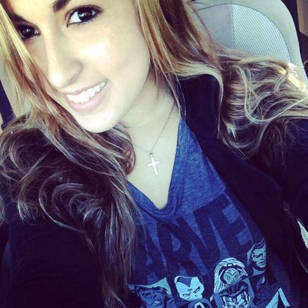 Ride along with the hottest car selfies (32 Photos) Ride along with the hottest car selfies (32 Photos)