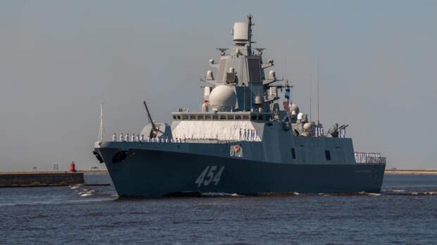 Пятый фрегат проекта 22350 спущен на воду в Санкт-Петербурге