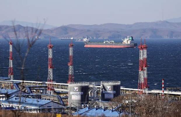 Американские и швейцарские компании не могут обслуживать российские НПЗ из-за санкций.